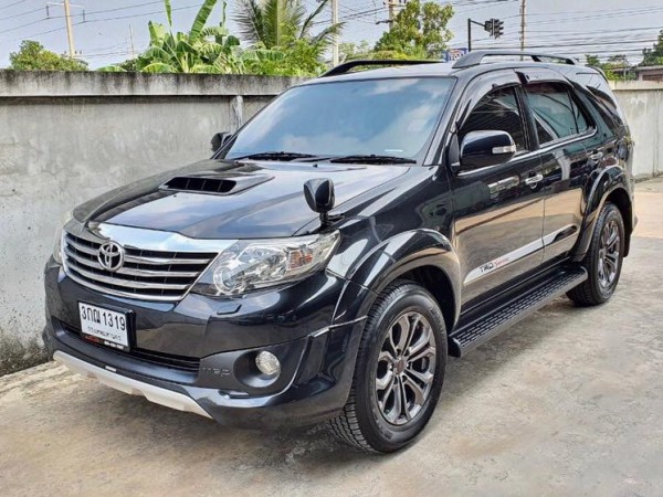 Toyota Fortuner GEN 1 ไมเนอร์เชนจ์ 2 ปี 2014 สีดำ