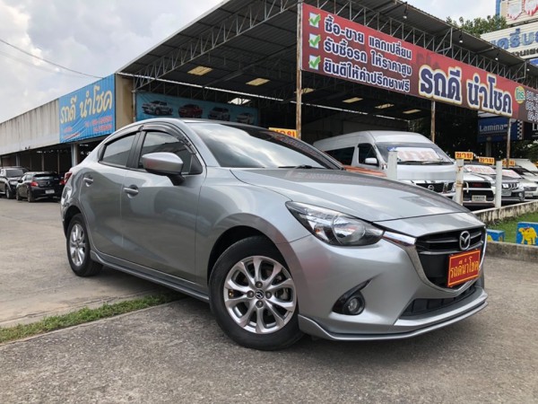 Mazda 2 Sedan (4 ประตู) ปี 2016 สีเทา