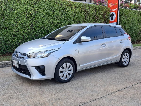 TOYOTA YARIS 1.2E ปี2014 5ประตู ไมล์น้อย63,000 มือเดียว รถสวยไม่มีชน