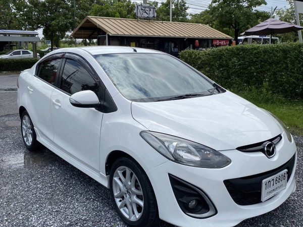 Mazda2 elegance spirit1.5 ปี 2013 ไมล์เเค่ 90,000 km เท่านั้น!!! รถสวยมากๆ แต่งครบๆ