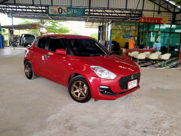 Suzuki Swift ปี 2018 สีแดง