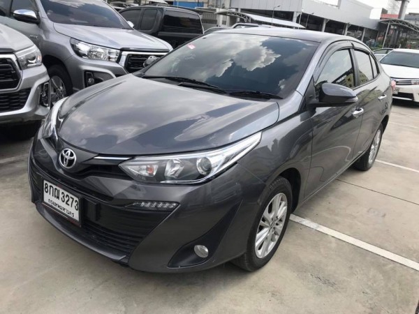 Toyota Yaris Ativ ปี 2018 สีเทา