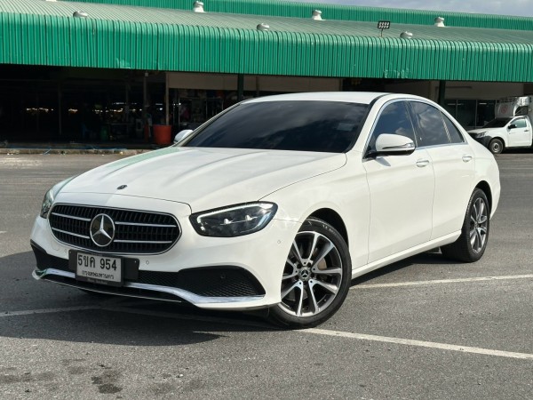2022 Mercedes-Benz E-Class W213 E300e สีขาว