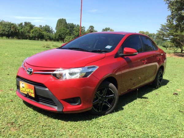Toyota Vios ปี 2015 สีแดง