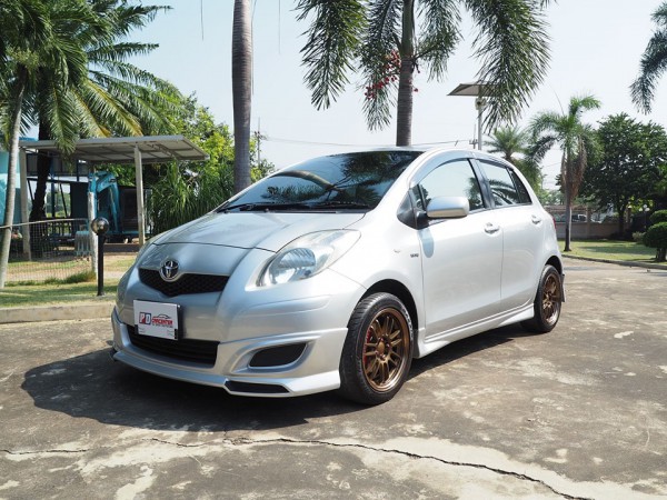 Toyota Yaris ปี 2012 สีเงิน