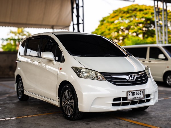 2014 Honda Freed สีขาว