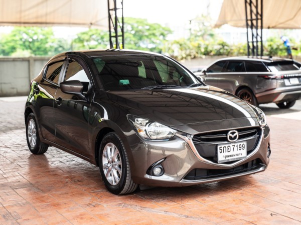 2017 Mazda 2 Hatchback (5 ประตู) สีน้ำตาล
