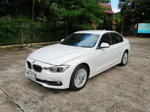 BMW 3 Series Gen6 F34 320d ปี 2016 สีขาว