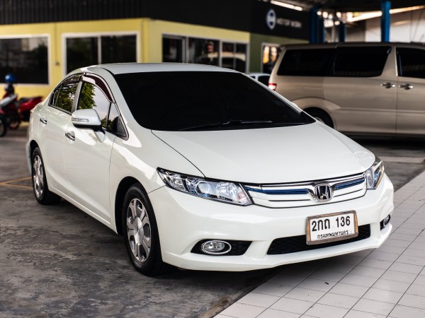 2013 Honda Civic FB สีขาว