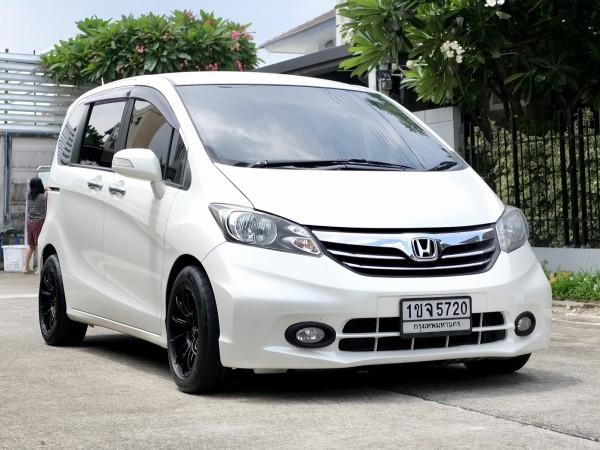 Honda freed 1.5SE ปี 2012 ประตูไฟฟ้า ออโต้ เบนซิน สีขาว
