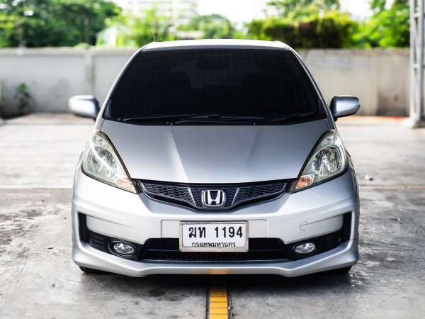 2012 Honda Jazz GE สีเงิน