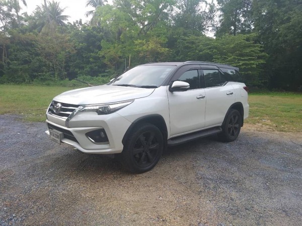 Toyota Fortuner GEN 2 ปี 2017 สีขาว