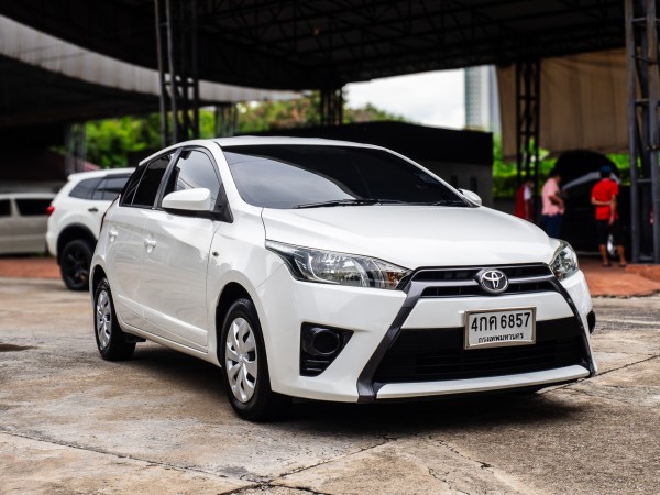 2015 Toyota Yaris สีขาว