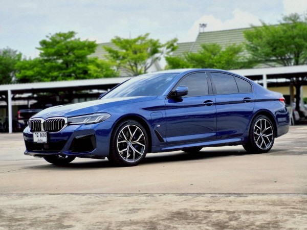 2021 BMW 5 Series G30 530e สีน้ำเงิน