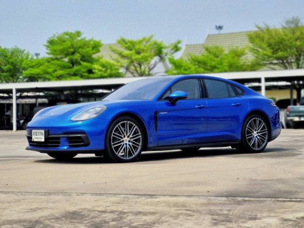 2019 Porsche Panamera E-Hybrid สีน้ำเงิน