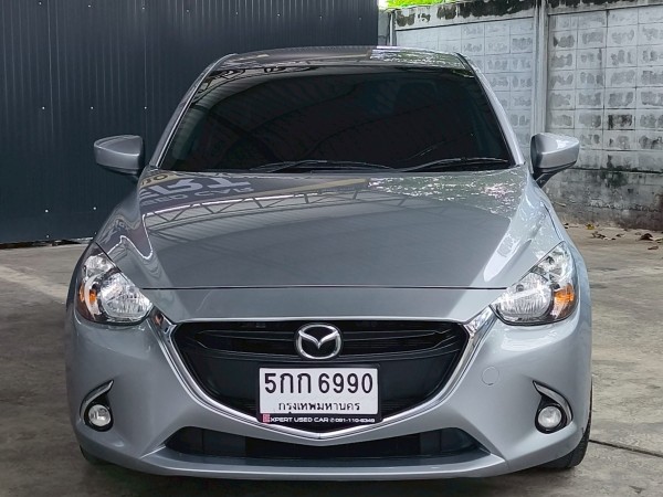 2015 Mazda 2 Sedan (4 ประตู) สีเทา