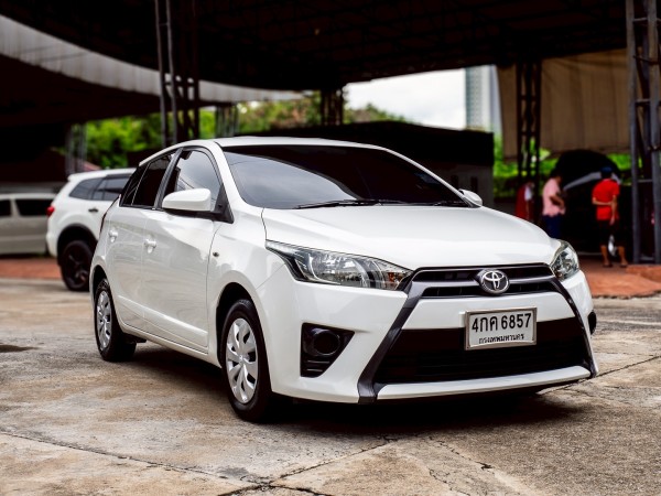 2015 Toyota Yaris สีขาว