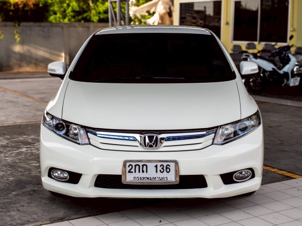 2013 Honda Civic FB สีขาว