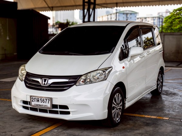 2014 Honda Freed สีขาว