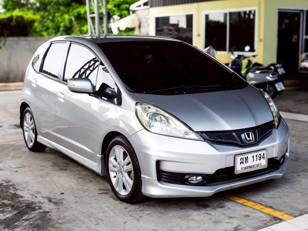 2012 Honda Jazz GE สีเงิน