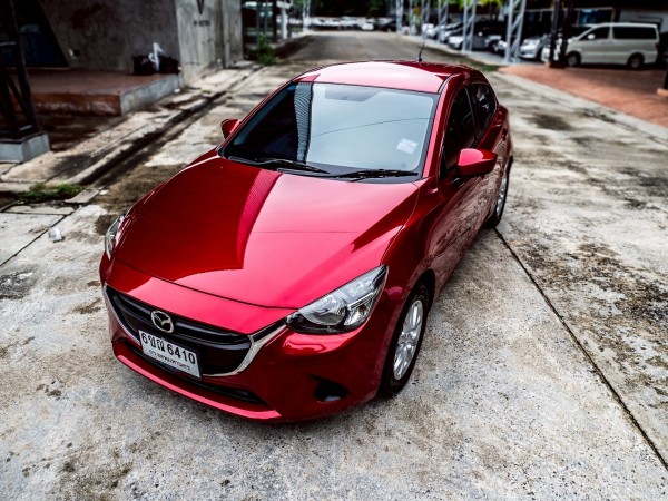 2016 Mazda 2 Hatchback (5 ประตู) สีแดง