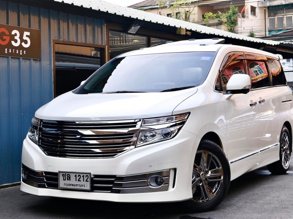 Nissan Elgrand ปี 2012 สีขาว