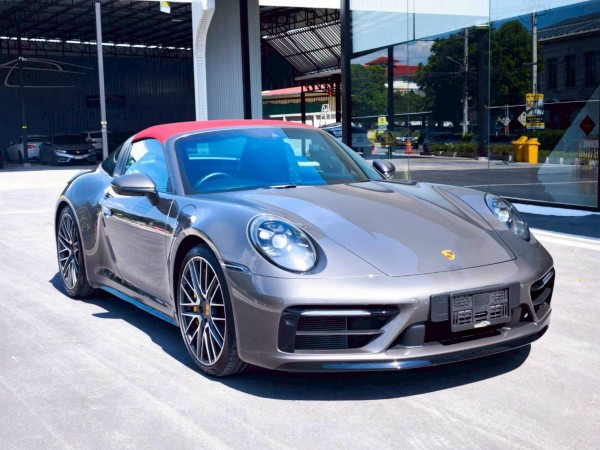 2022 Porsche 911 Targa 4S สีเทา