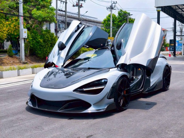 2018 McLaren 720S สีเทา
