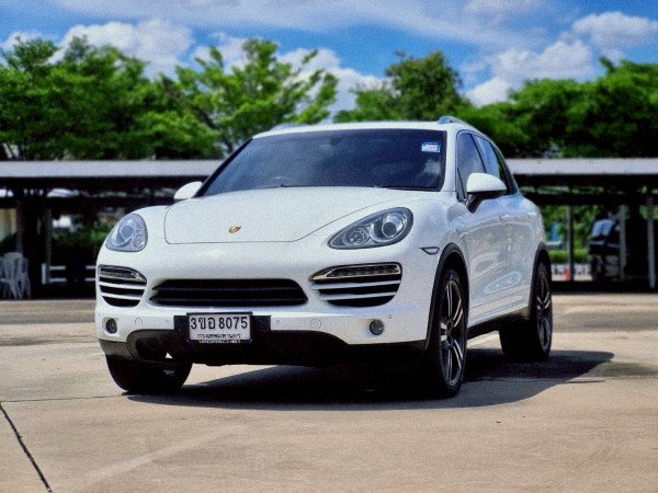 2014 Porsche Cayenne สีขาว