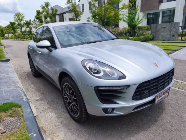 2018 Porsche Macan สีเทา