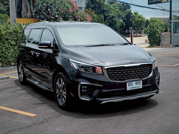2018 Kia Grand Carnival สีเทา