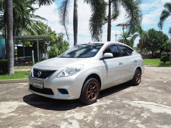 Nissan Almera ปี 2012 สีเงิน