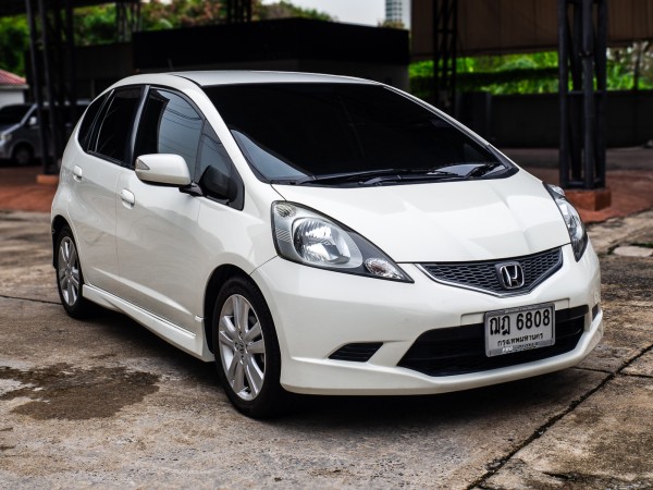 2008 Honda Jazz GE สีขาว
