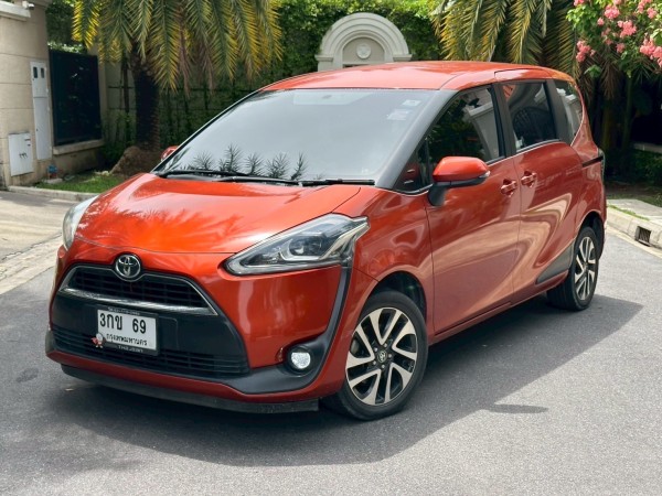 2017 Toyota Sienta สีส้ม