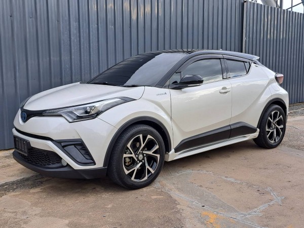 TOYOTA CHR 1.8 HV HI ท็อปสุด HYBRID ไมล์น้อย89,000 มือเดียว