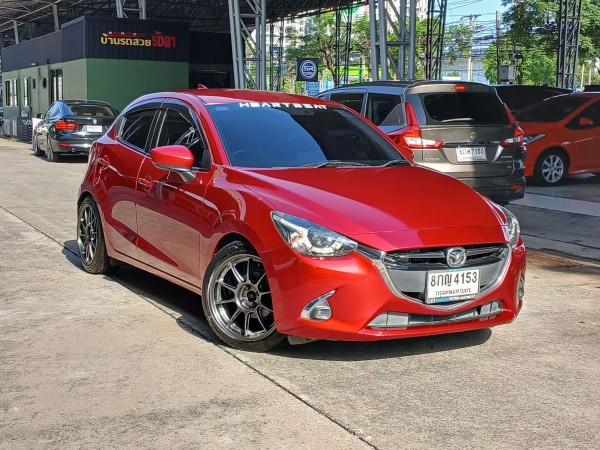 2019 Mazda 2 Hatchback (5 ประตู) สีแดง