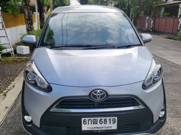 Toyota Sienta 1.5G ปี 2017 สีบรอนซ์เงิน