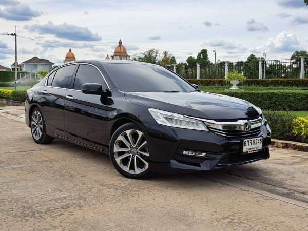 HONDA ACCORD 2.0EL โฉมMNCแล้ว ปี2017แท้ วิ่งแค่120,000 Km.รถสวยน็อตไม่ขยับ สีดำสวยที่สุด