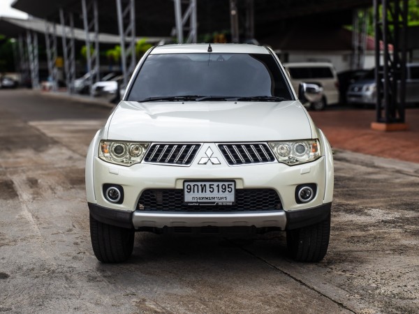 2012 Mitsubishi Pajero สีขาว