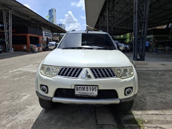 2012 Mitsubishi Pajero สีขาว