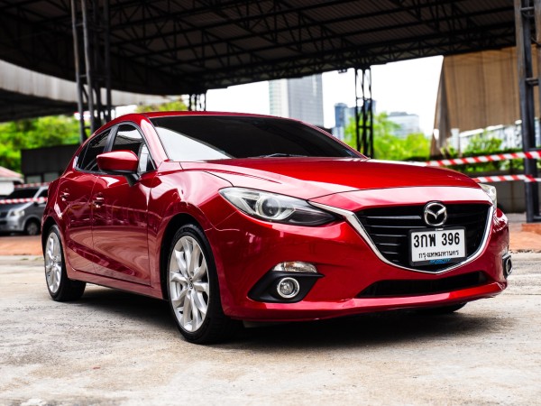 2014 Mazda 3 สีแดง