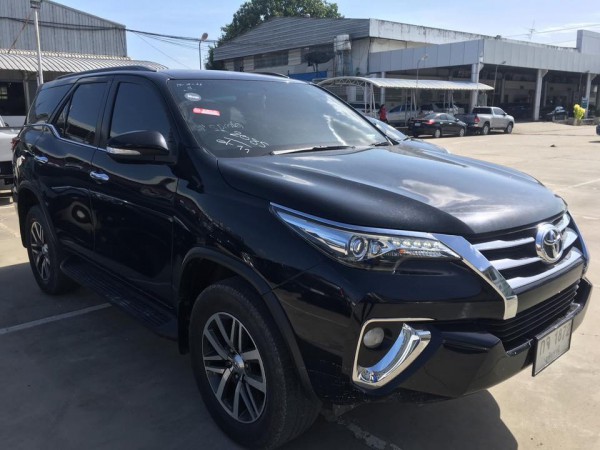 Toyota Fortuner GEN 2 ปี 2016 สีดำ