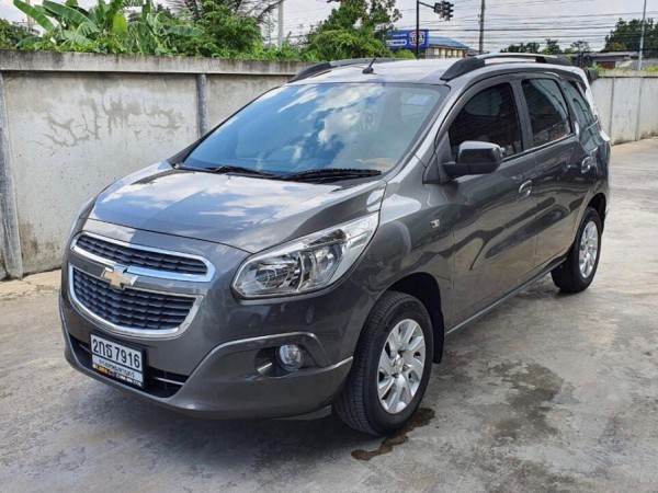 Chevrolet Spin ปี 2013 สีเทา