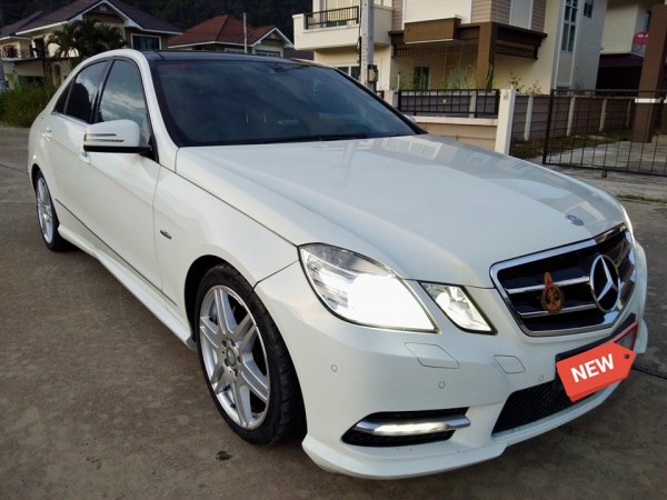 Mercedes-Benz E-Class W212 E220 ปี 2012 สีขาว