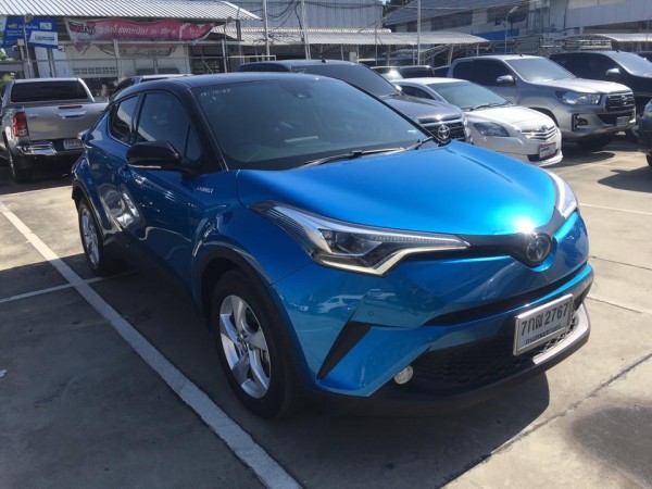 Toyota C-HR ปี 2018 สีน้ำเงิน