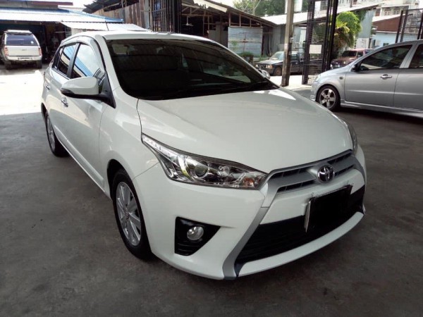 Toyota Yaris ปี 2014 สีขาว