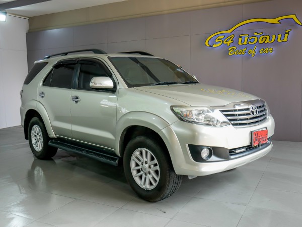 Toyota Fortuner GEN 1 ปี 2013 สีเงิน