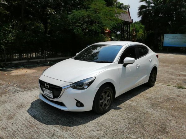 Mazda 2 Sedan (4 ประตู) ปี 2016 สีขาว