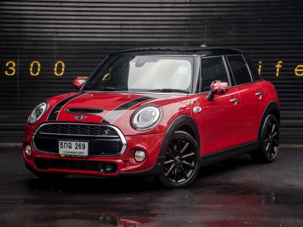 Mini Hatch (Cooper) Gen3 F55 (5 ประตู) ปี 2015 สีแดง