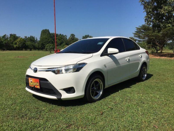 Toyota Vios ปี 2015 สีขาว